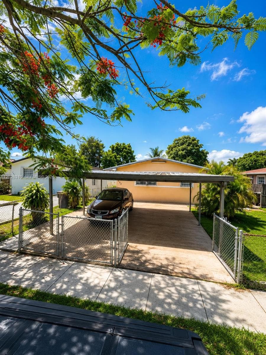 252 E 37th St, Hialeah FL 33013 — 5