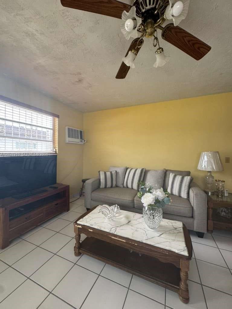 252 E 37th St, Hialeah FL 33013 — 9