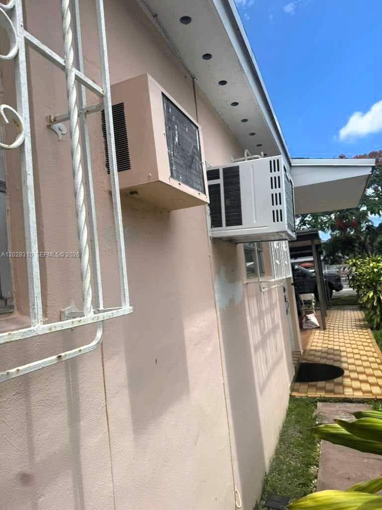 252 E 37th St, Hialeah FL 33013 — 38