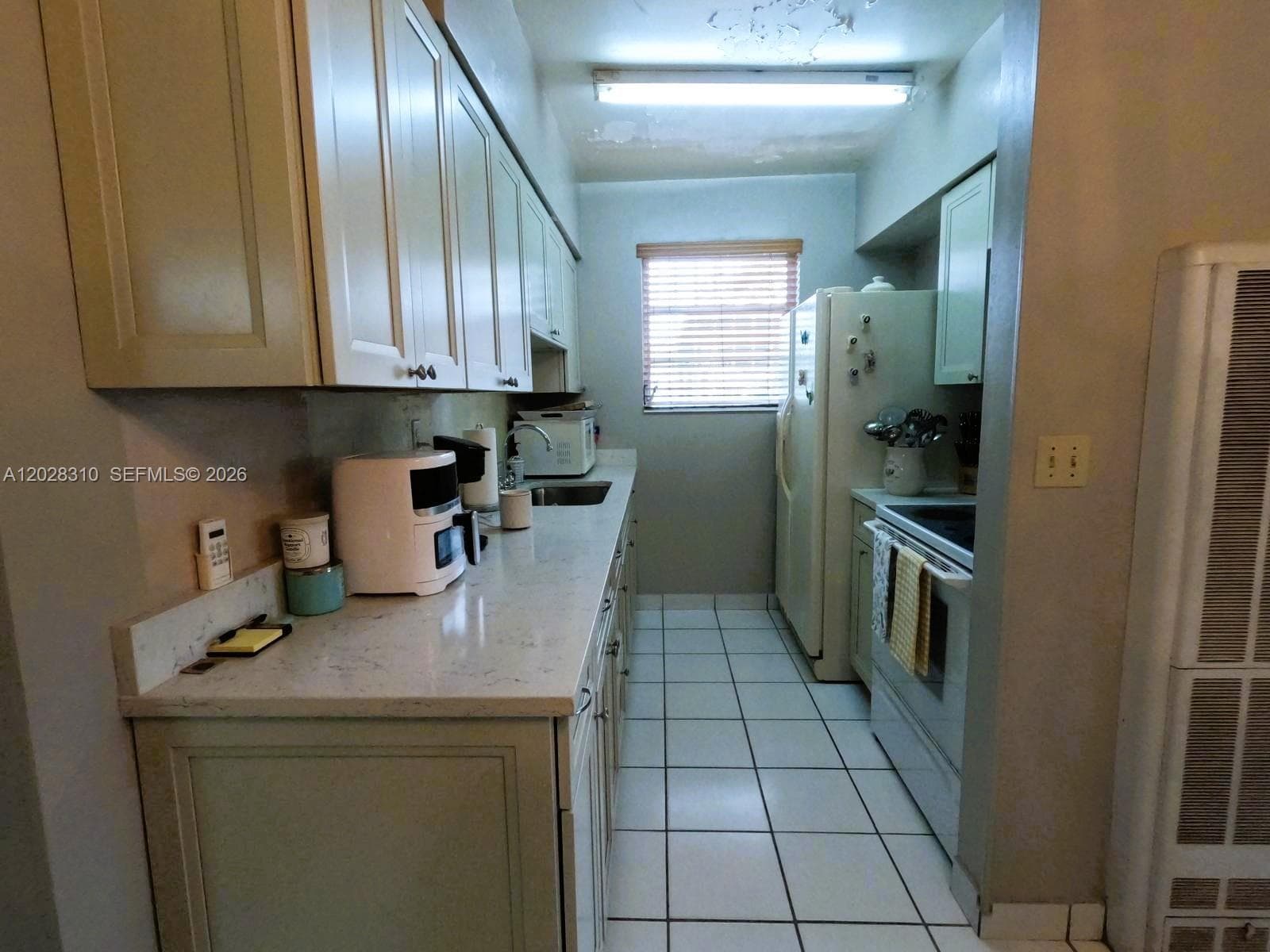 252 E 37th St, Hialeah FL 33013 — 14
