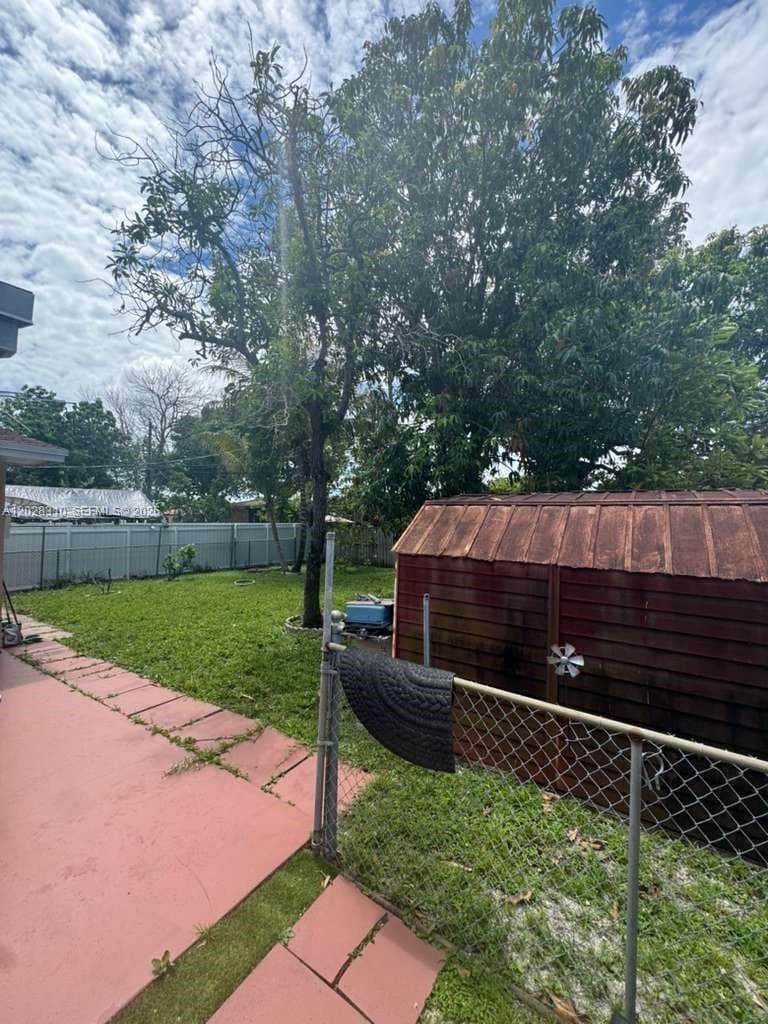 252 E 37th St, Hialeah FL 33013 — 41