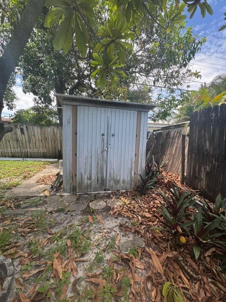 252 E 37th St, Hialeah FL 33013 — 51