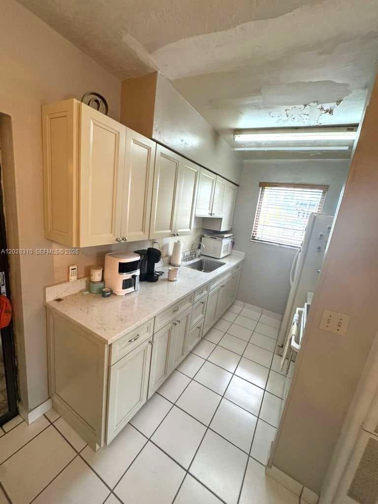 252 E 37th St, Hialeah FL 33013 — 15