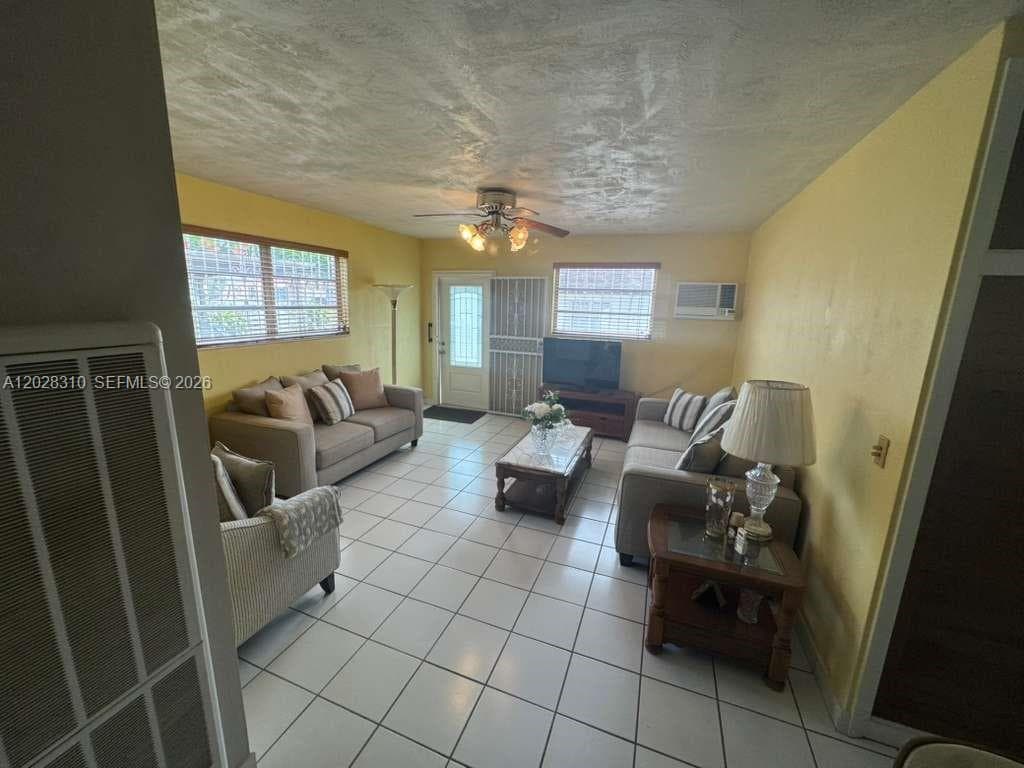 252 E 37th St, Hialeah FL 33013 — 11