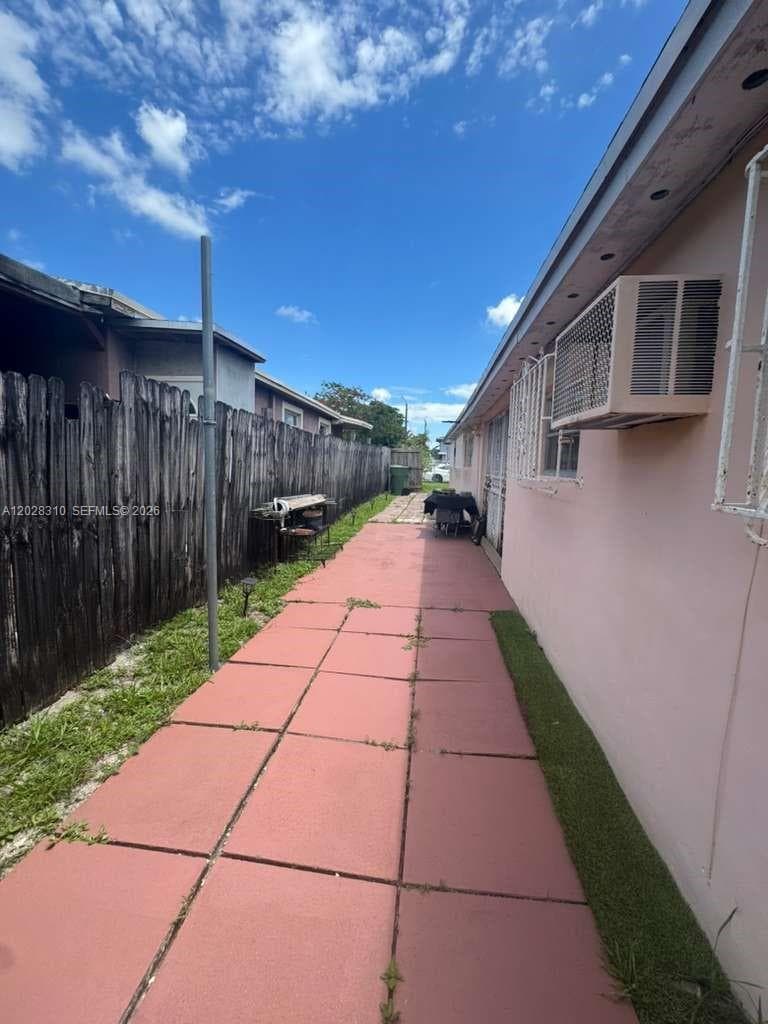 252 E 37th St, Hialeah FL 33013 — 39