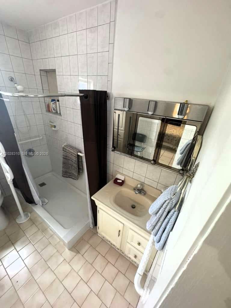 252 E 37th St, Hialeah FL 33013 — 29