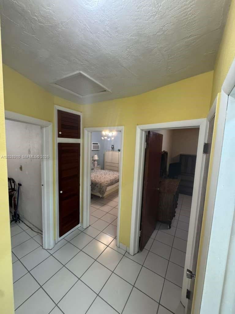 252 E 37th St, Hialeah FL 33013 — 21