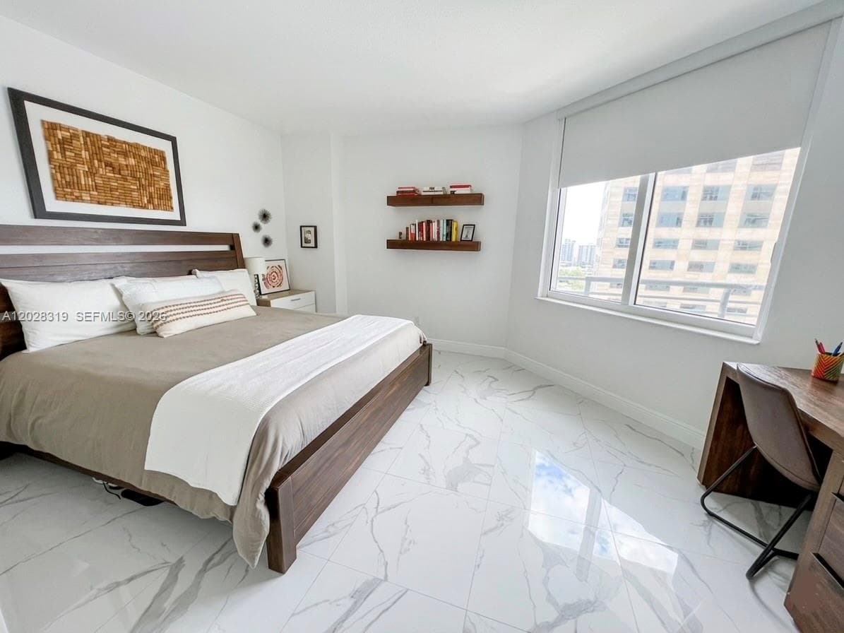 335 S Biscayne Blvd # 3300, Miami FL 33131 — 3