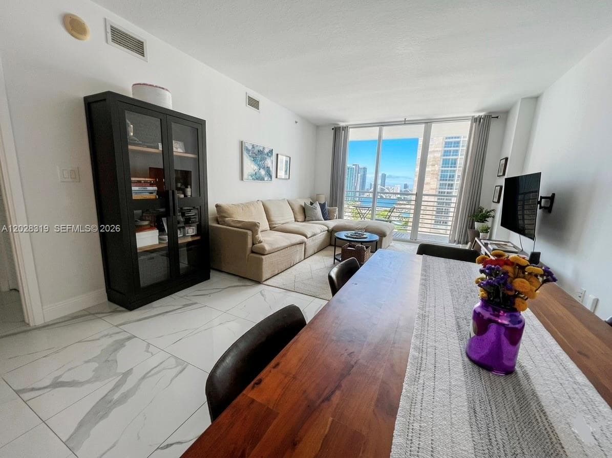335 S Biscayne Blvd # 3300, Miami FL 33131 — 1