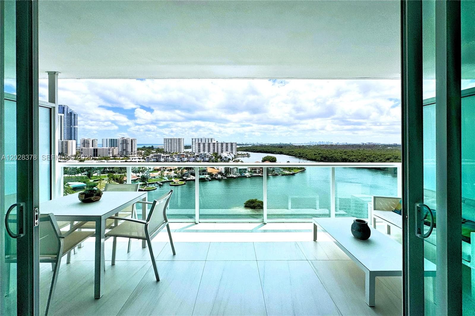 400 Sunny Isles Condo Wes, Sunny Isles Beach, FL — 1