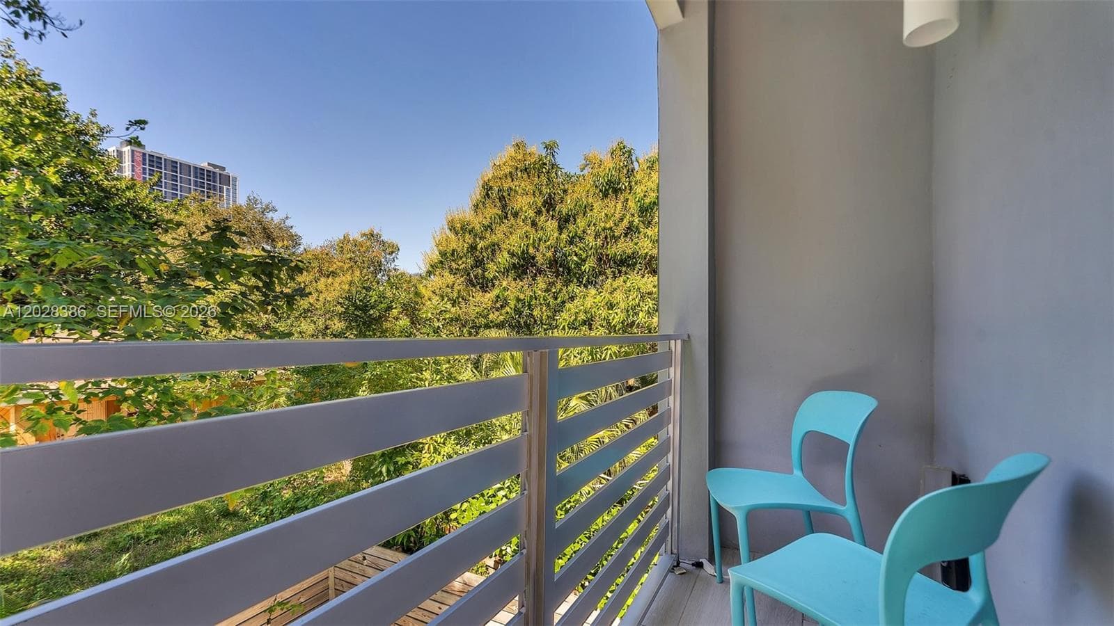 3162 Hibiscus St, Miami FL 33133 — 32