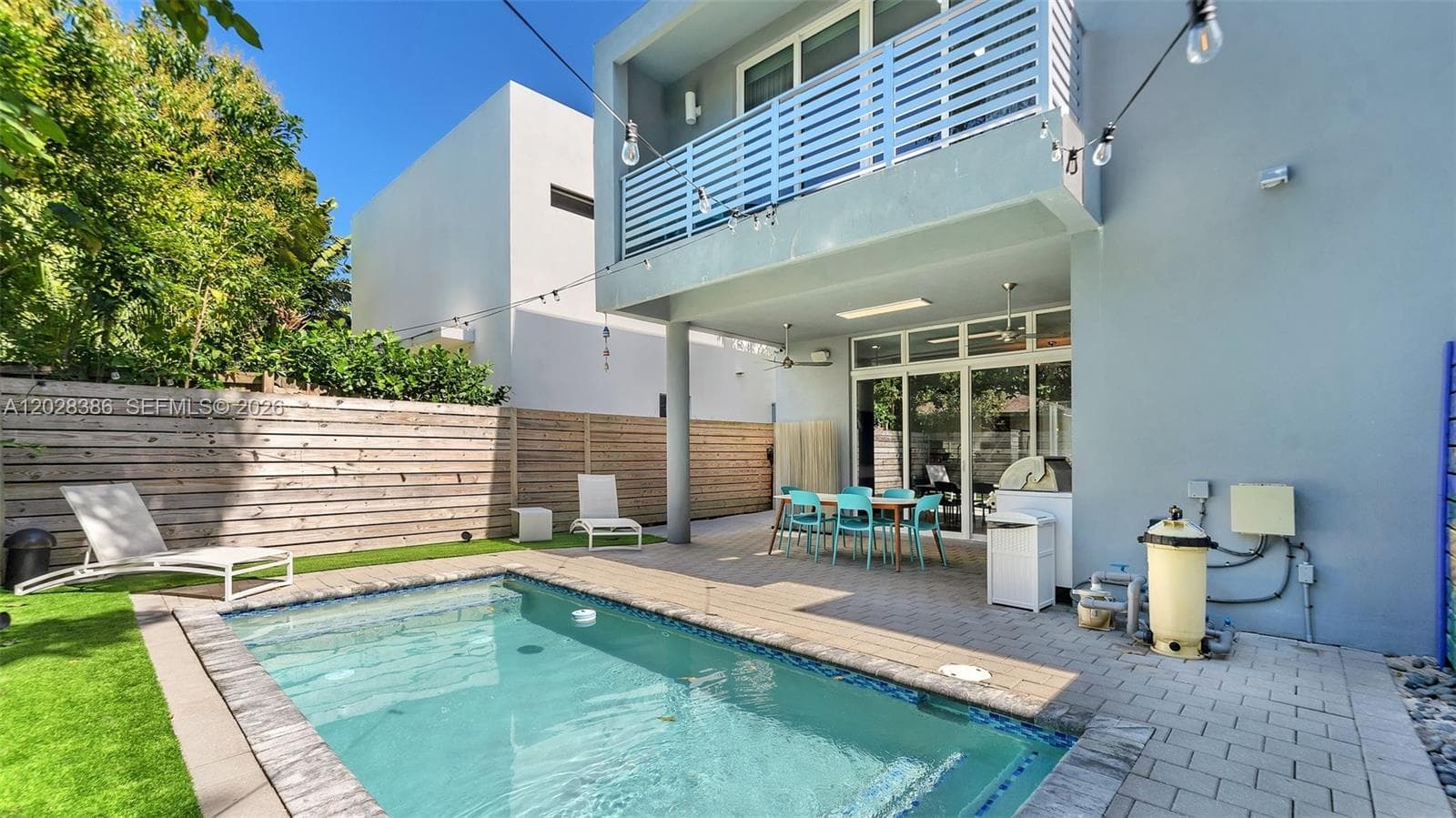 3162 Hibiscus St, Miami FL 33133 — 24