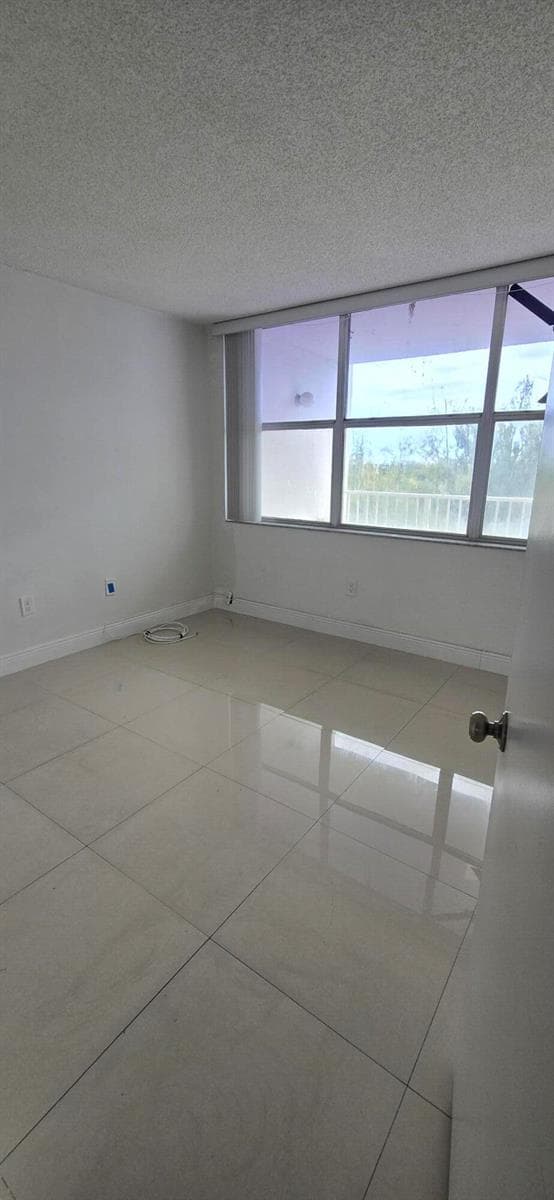 1300 NE Miami Gardens Drive # 901e, Miami FL 33179 — 3