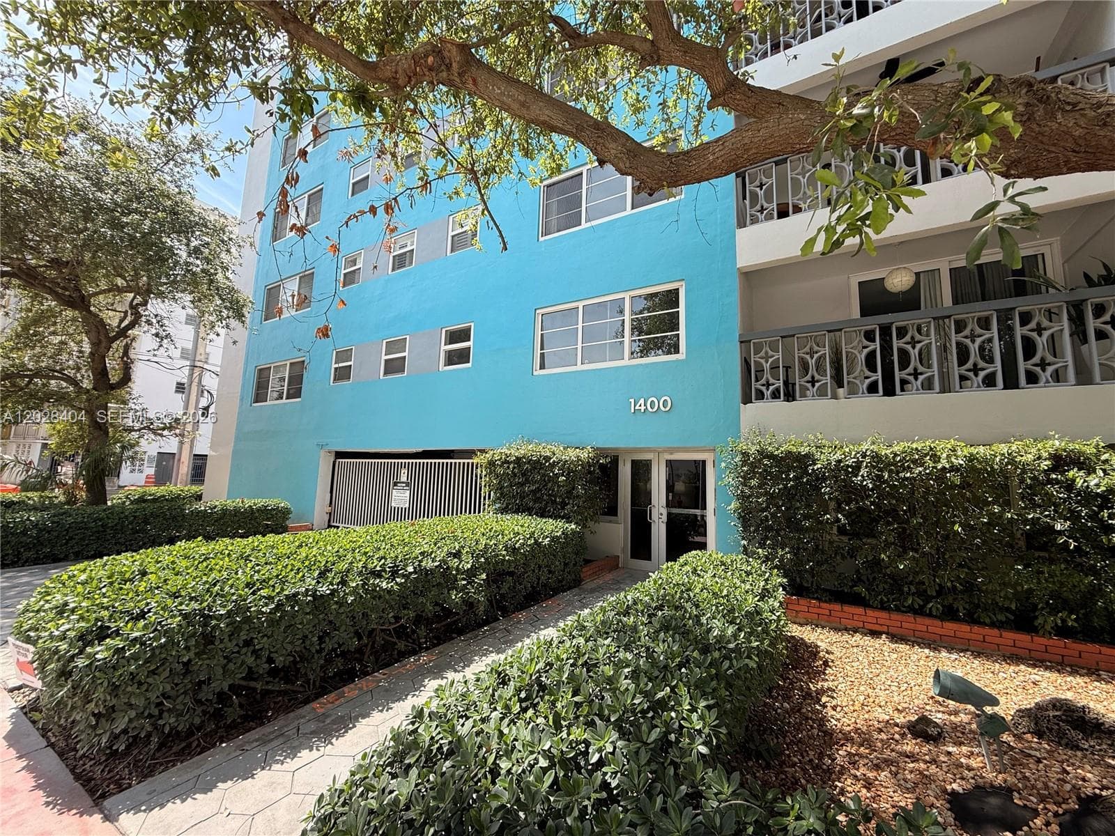 1400 Lincoln Rd # 301, Miami Beach FL 33139 — 1