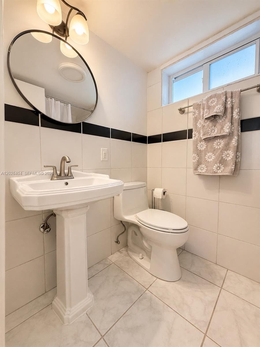 1400 Lincoln Rd # 301, Miami Beach FL 33139 — 14