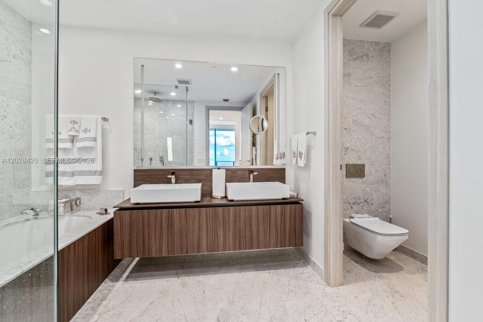 1000 Brickell Plz, Miami FL 33131 — 17