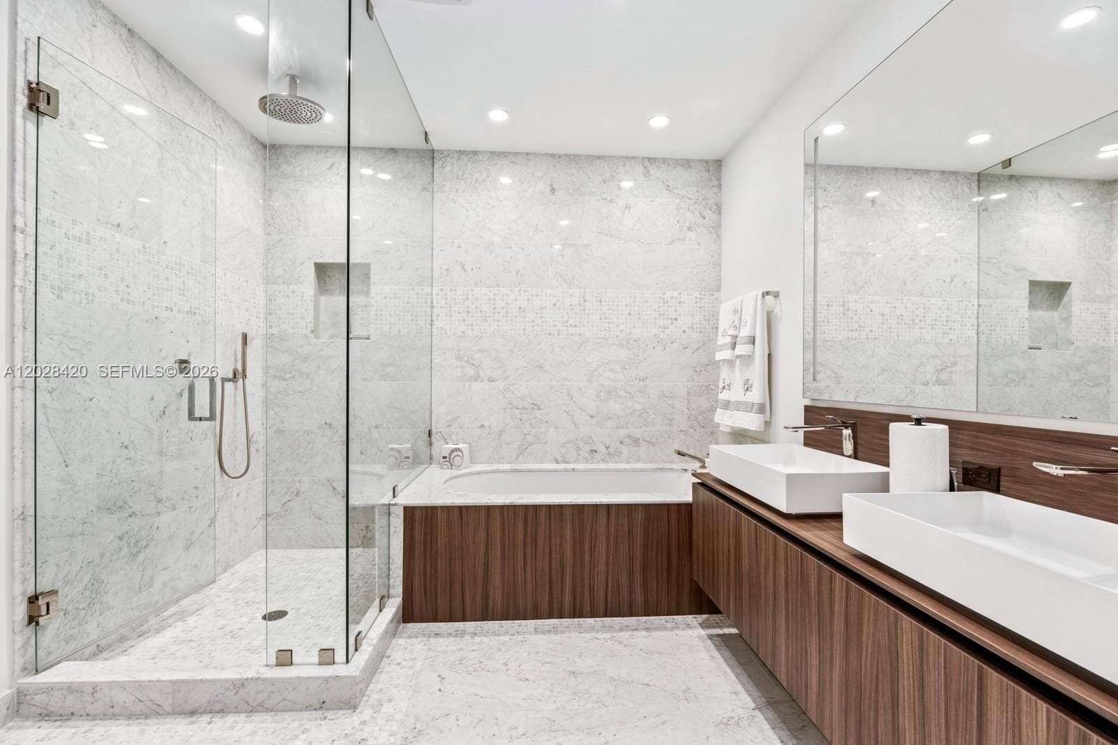 1000 Brickell Plz, Miami FL 33131 — 16