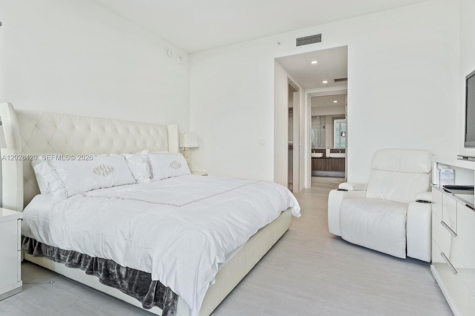 1000 Brickell Plz, Miami FL 33131 — 12
