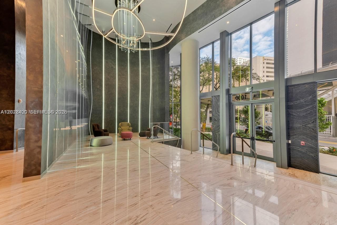 1000 Brickell Plz, Miami FL 33131 — 32