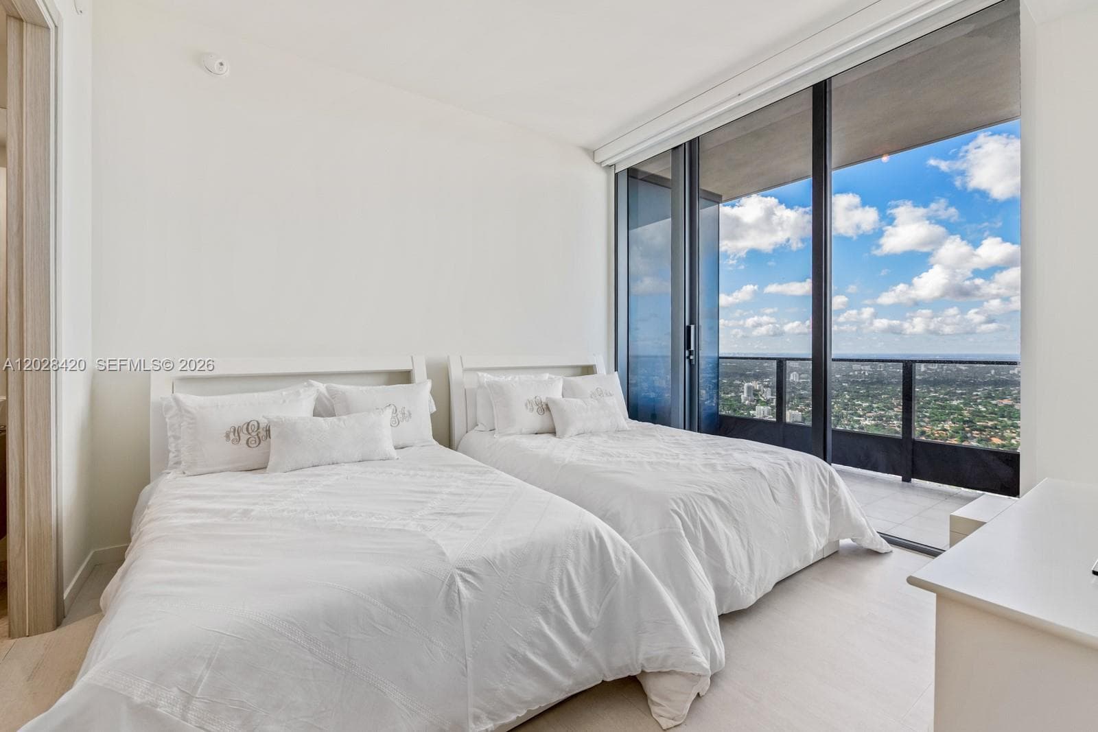 1000 Brickell Plz, Miami FL 33131 — 18