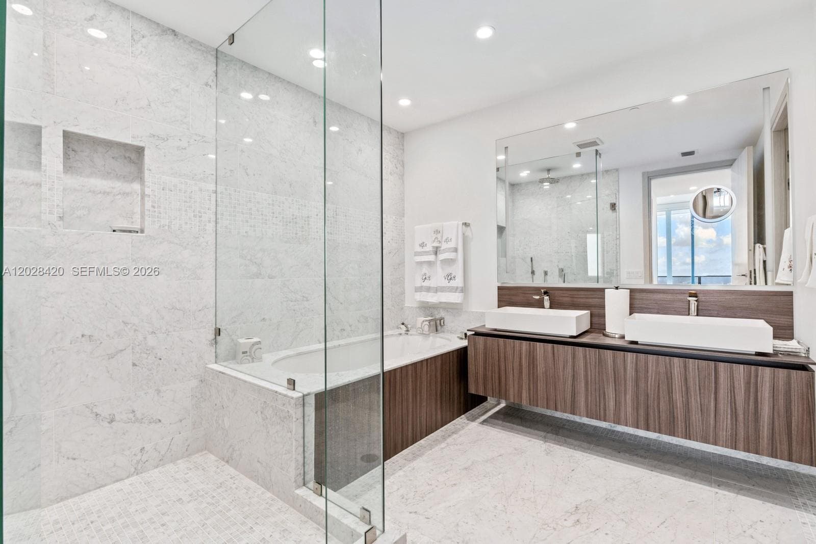 1000 Brickell Plz, Miami FL 33131 — 15
