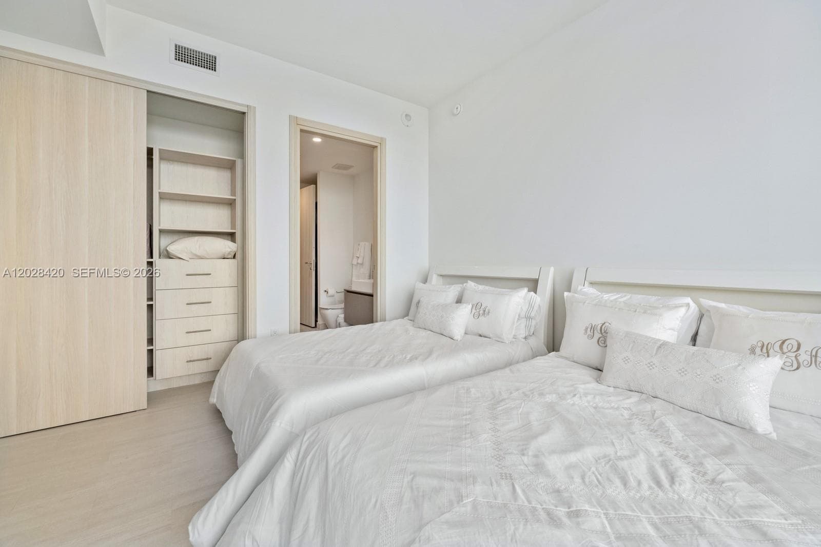 1000 Brickell Plz, Miami FL 33131 — 19