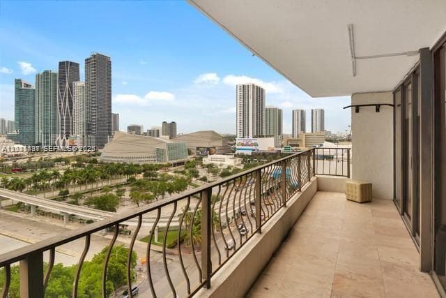555 NE 15th St # 16H, Miami FL 33132 — 19