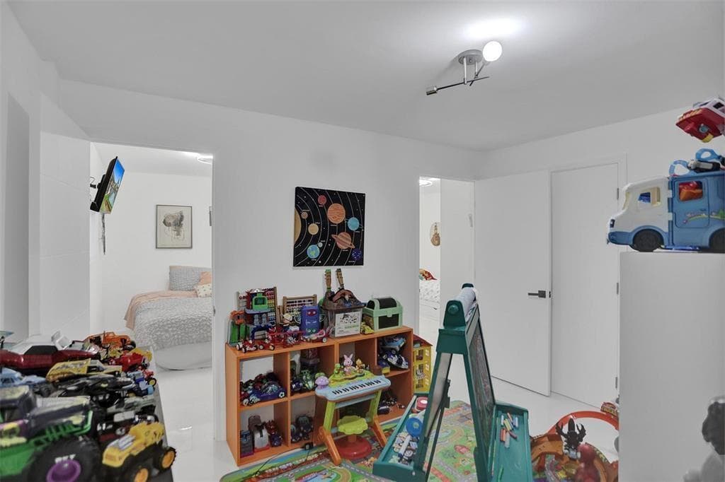3101 NE 164th Street, North Miami Beach FL 33160 — 42