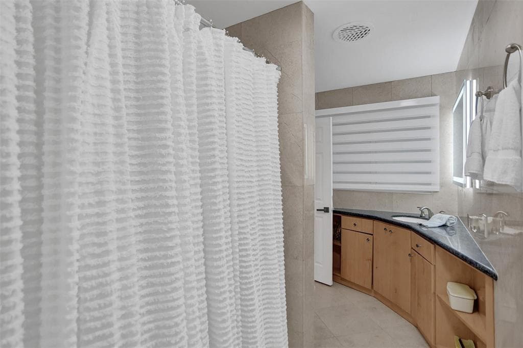 3101 NE 164th Street, North Miami Beach FL 33160 — 21