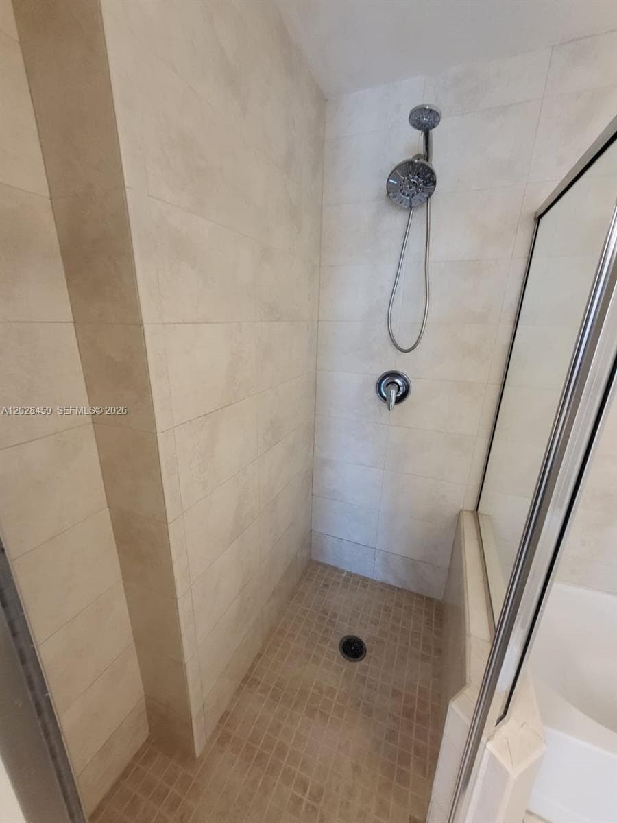 1900 N Bayshore Dr # 2415, Miami FL 33132 — 22