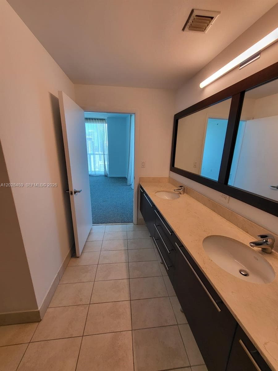 1900 N Bayshore Dr # 2415, Miami FL 33132 — 20