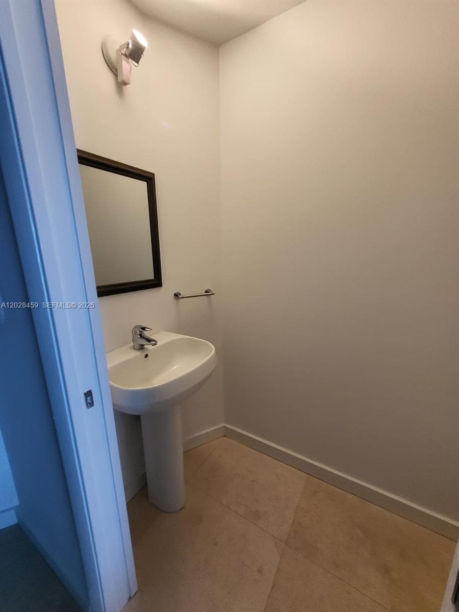 1900 N Bayshore Dr # 2415, Miami FL 33132 — 11