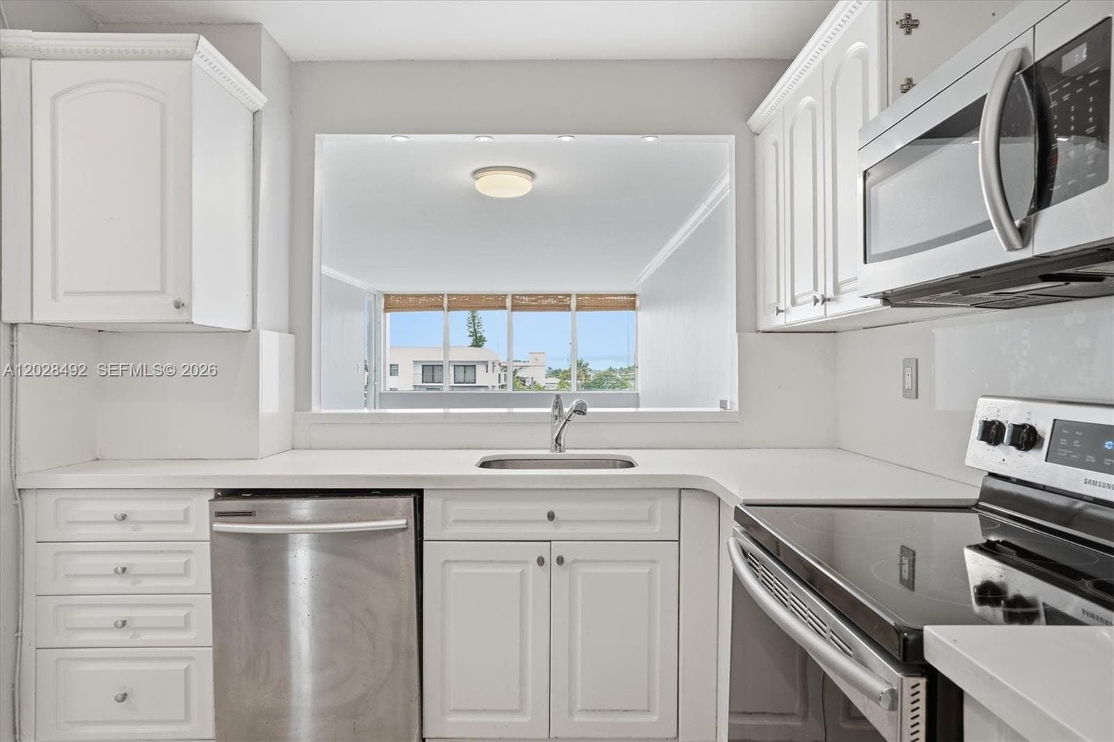 8233 Harding Ave # 504, Miami Beach FL 33141 — 10