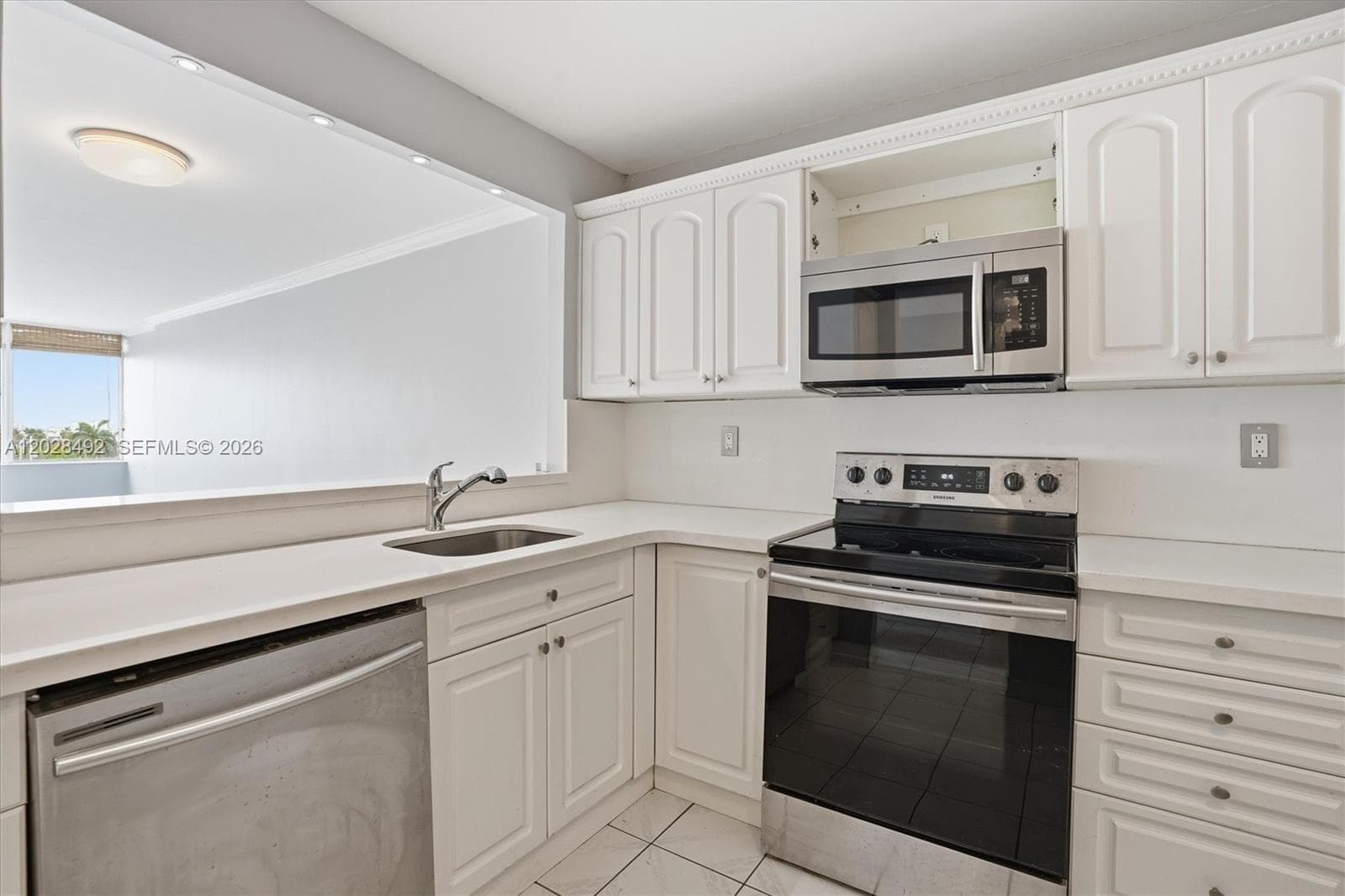 8233 Harding Ave # 504, Miami Beach FL 33141 — 11