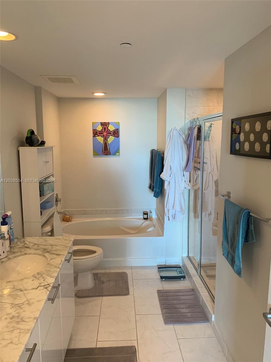 951 Brickell Ave # 4005, Miami FL 33131 — 8
