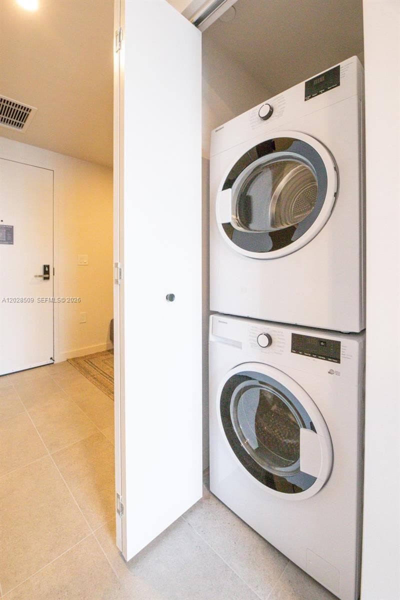 121 NE 5th St # 3102, Miami FL 33132 — 20