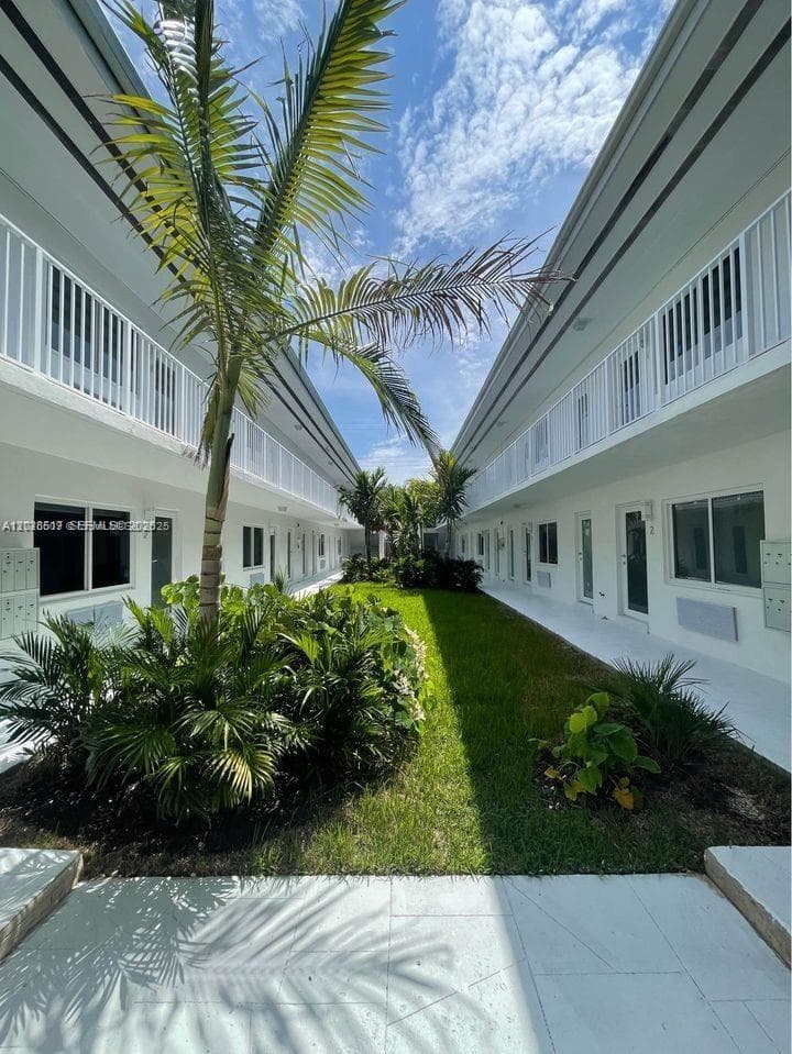 1525 Michigan Ave # 1, Miami Beach FL 33139 — 9