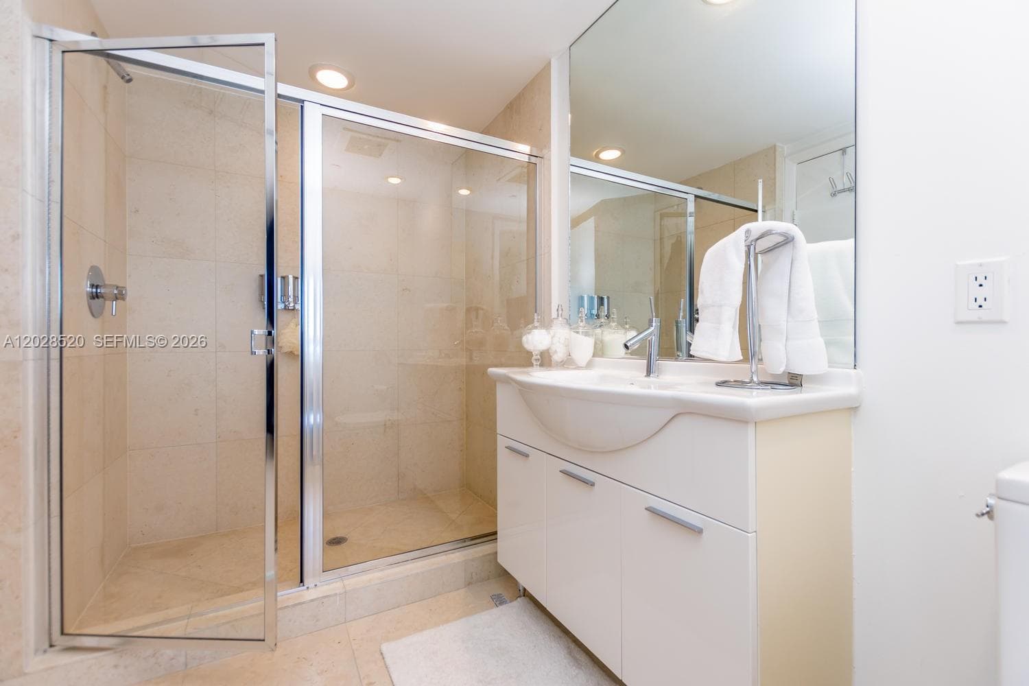 495 Brickell Ave # 4901, Miami FL 33131 — 17