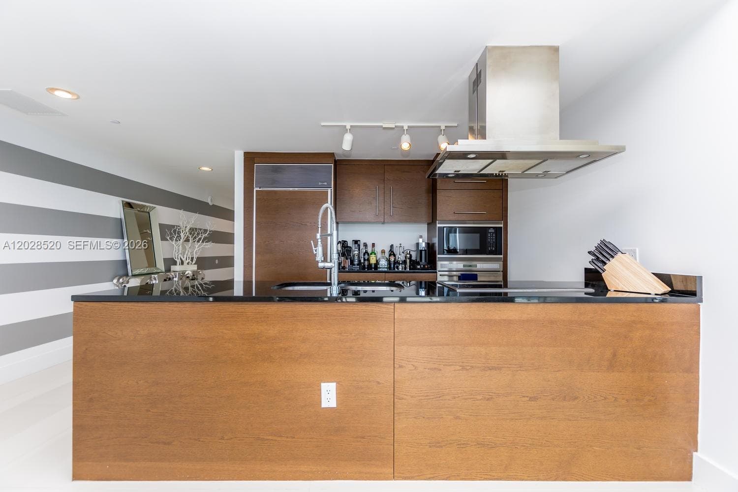 495 Brickell Ave # 4901, Miami FL 33131 — 5