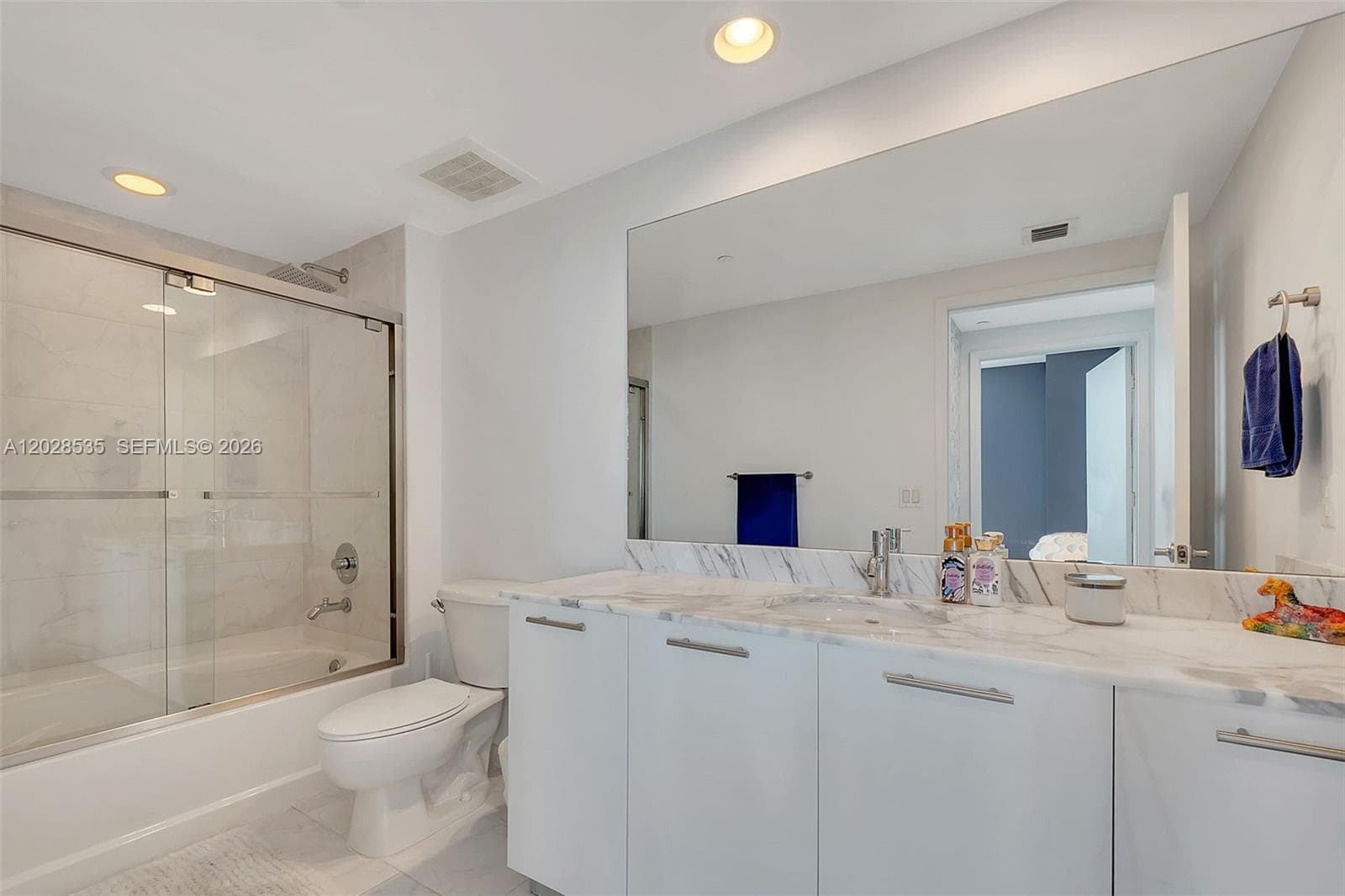 951 Brickell Ave # 2406, Miami FL 33131 — 19
