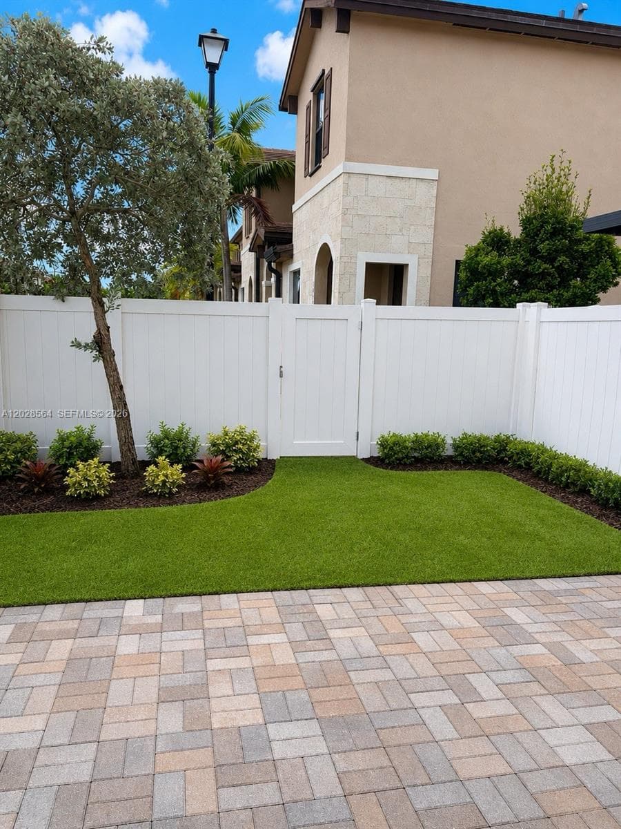 3368 W 105th Ter, Hialeah FL 33018 — 4