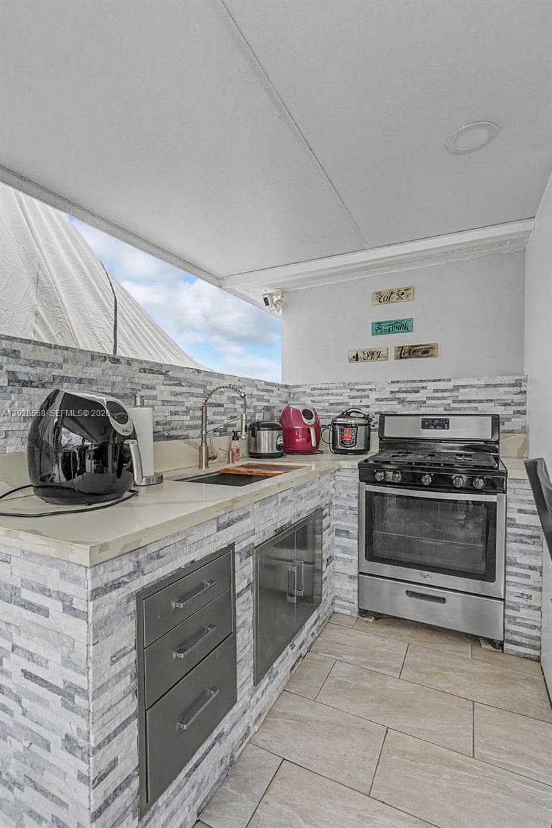 10345 NW 35th Ct, Miami FL 33147 — 28