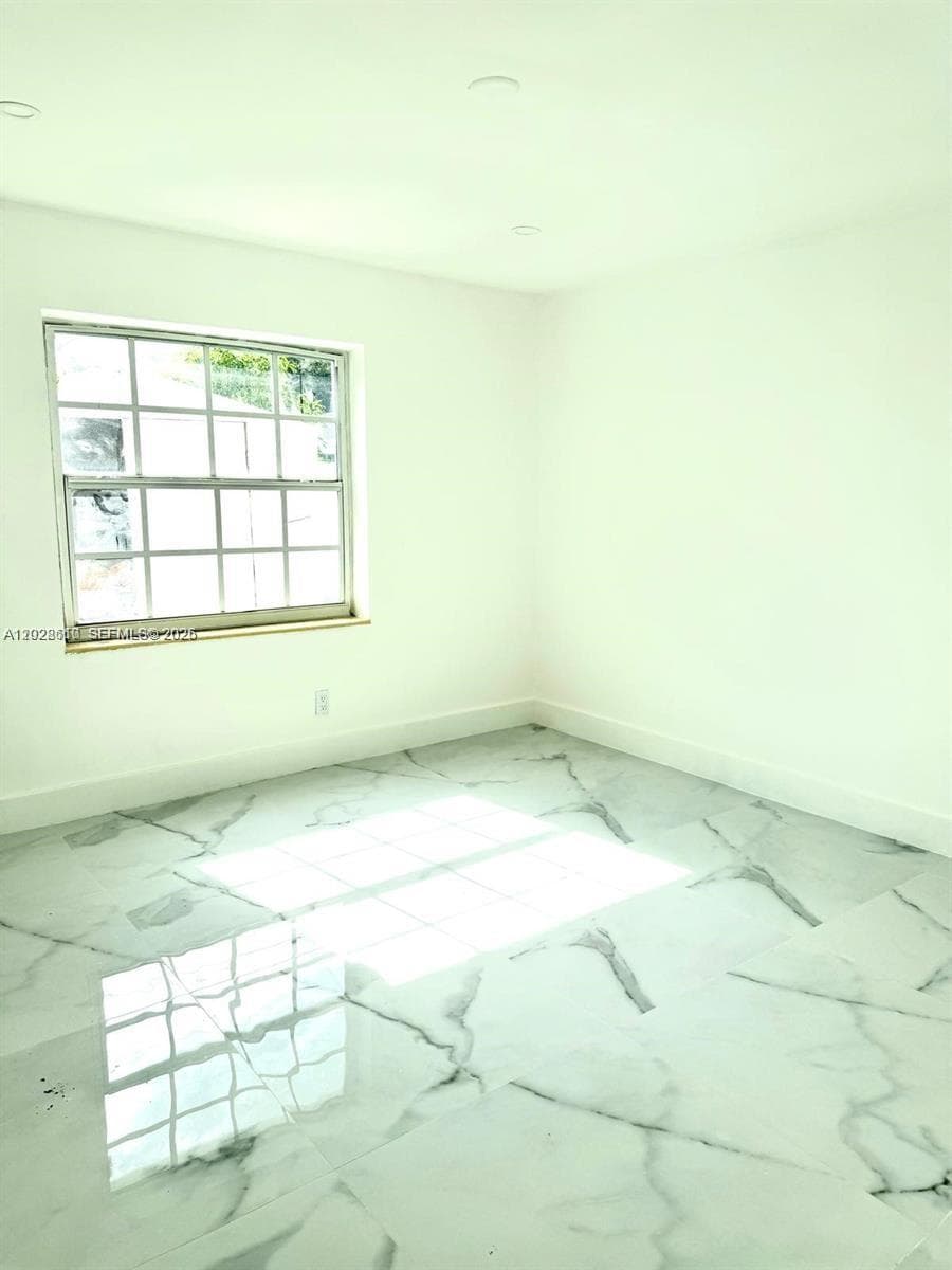 712 Hialeah Dr, Hialeah FL 33010 — 17