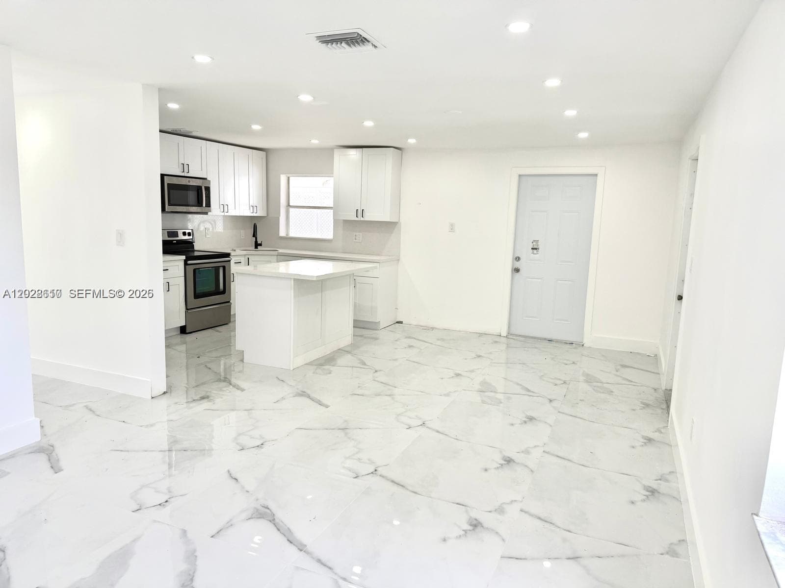 712 Hialeah Dr, Hialeah FL 33010 — 39