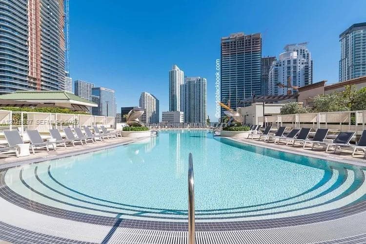 999 SW 1st Ave # 2112, Miami FL 33130 — 24