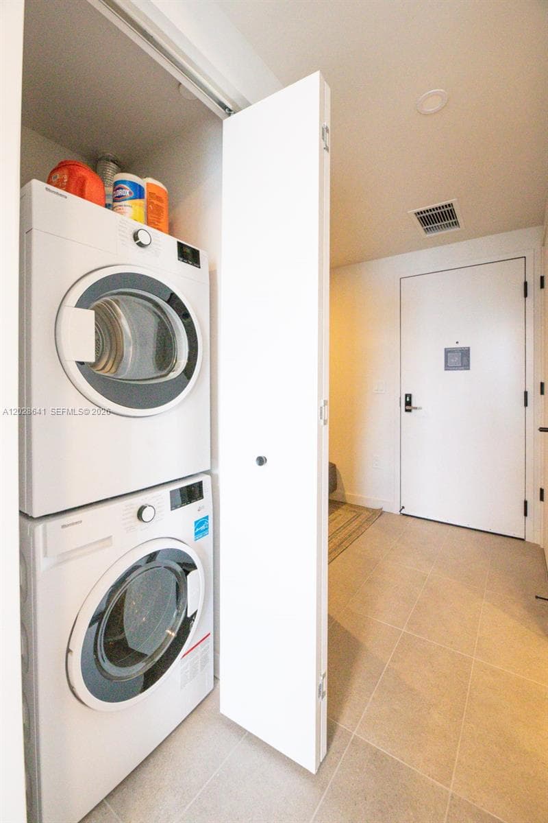 121 NE 5th St # 3103, Miami FL 33132 — 21