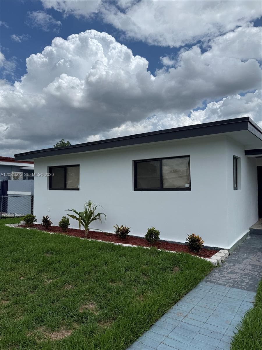1014 W 66th St, Hialeah FL 33012 — 23