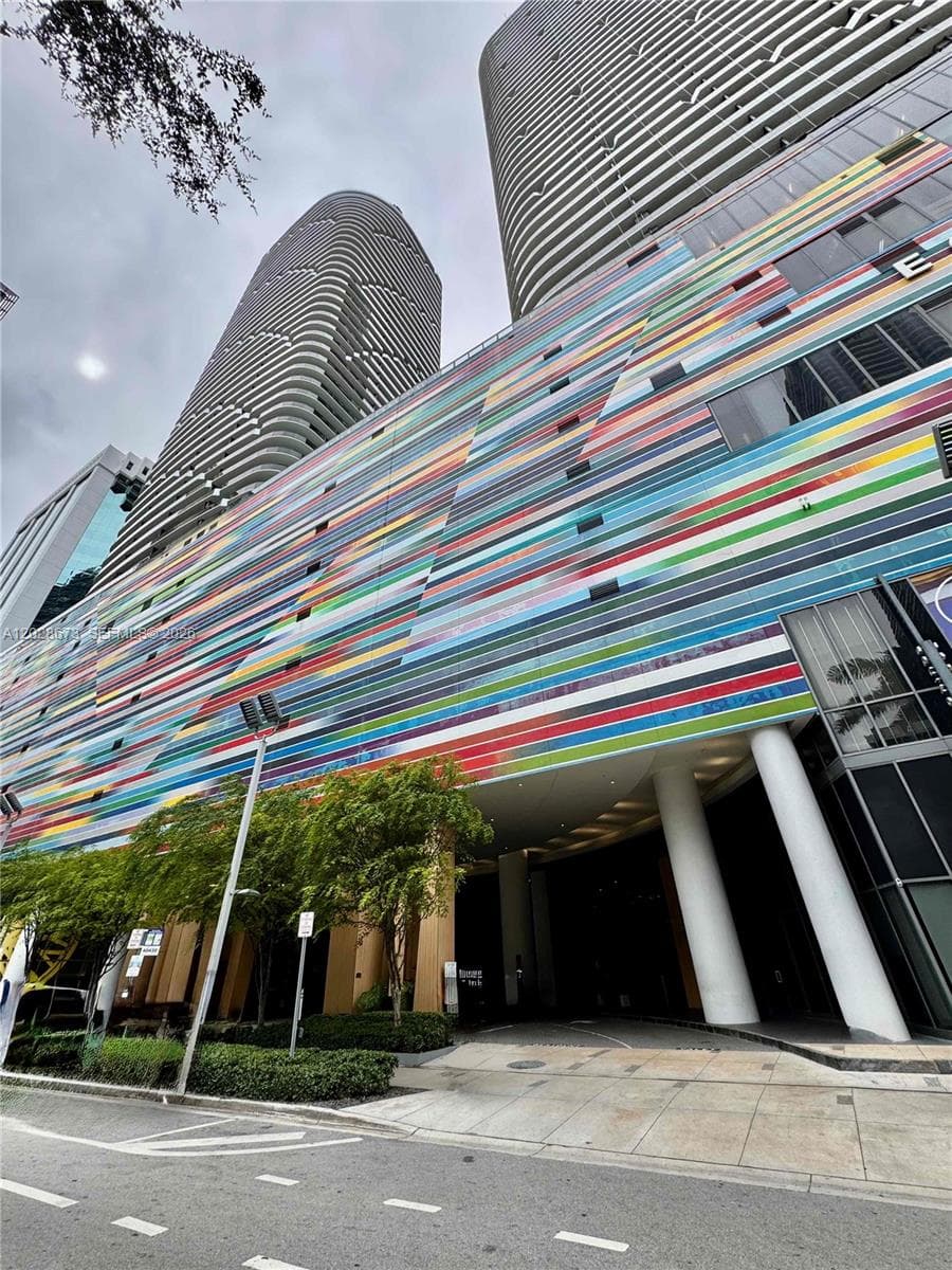 55 SW 9th St # 3201, Miami FL 33130 — 3