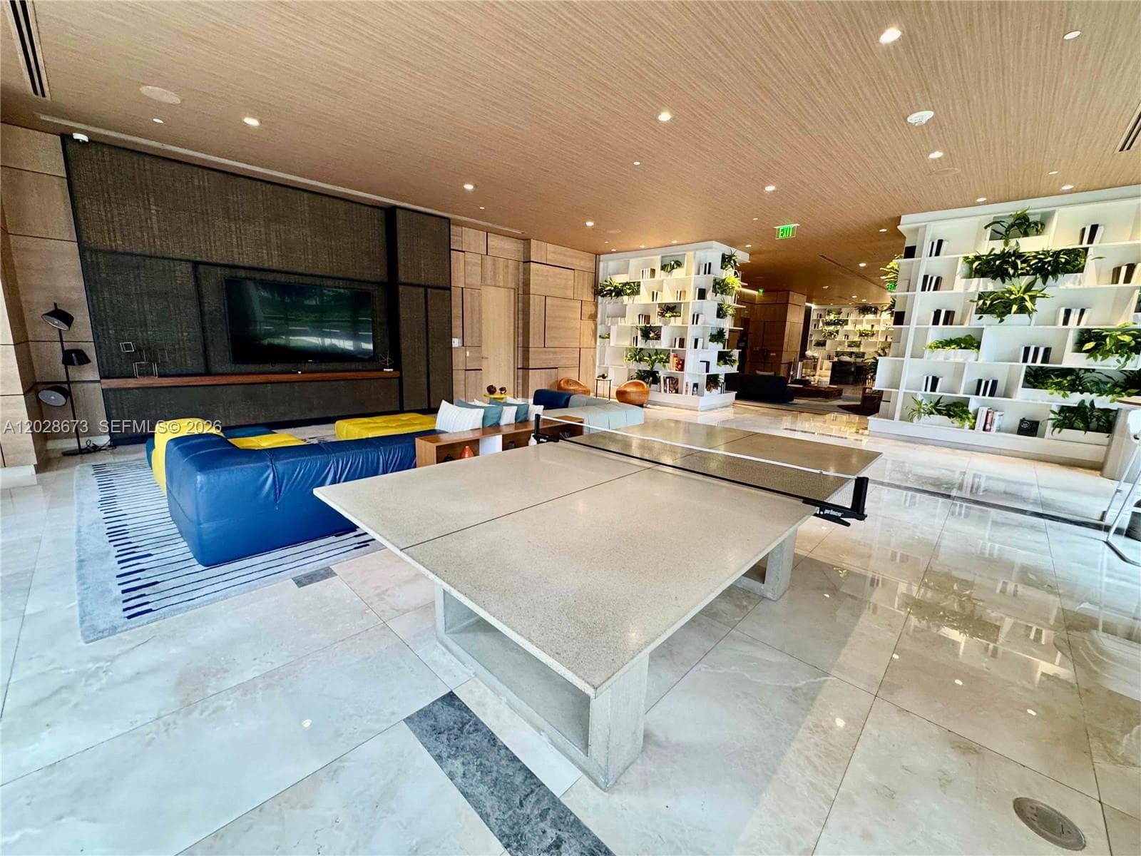 55 SW 9th St # 3201, Miami FL 33130 — 33