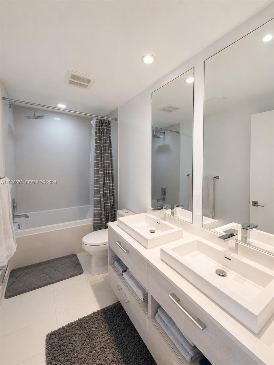 55 SW 9th St # 3201, Miami FL 33130 — 14